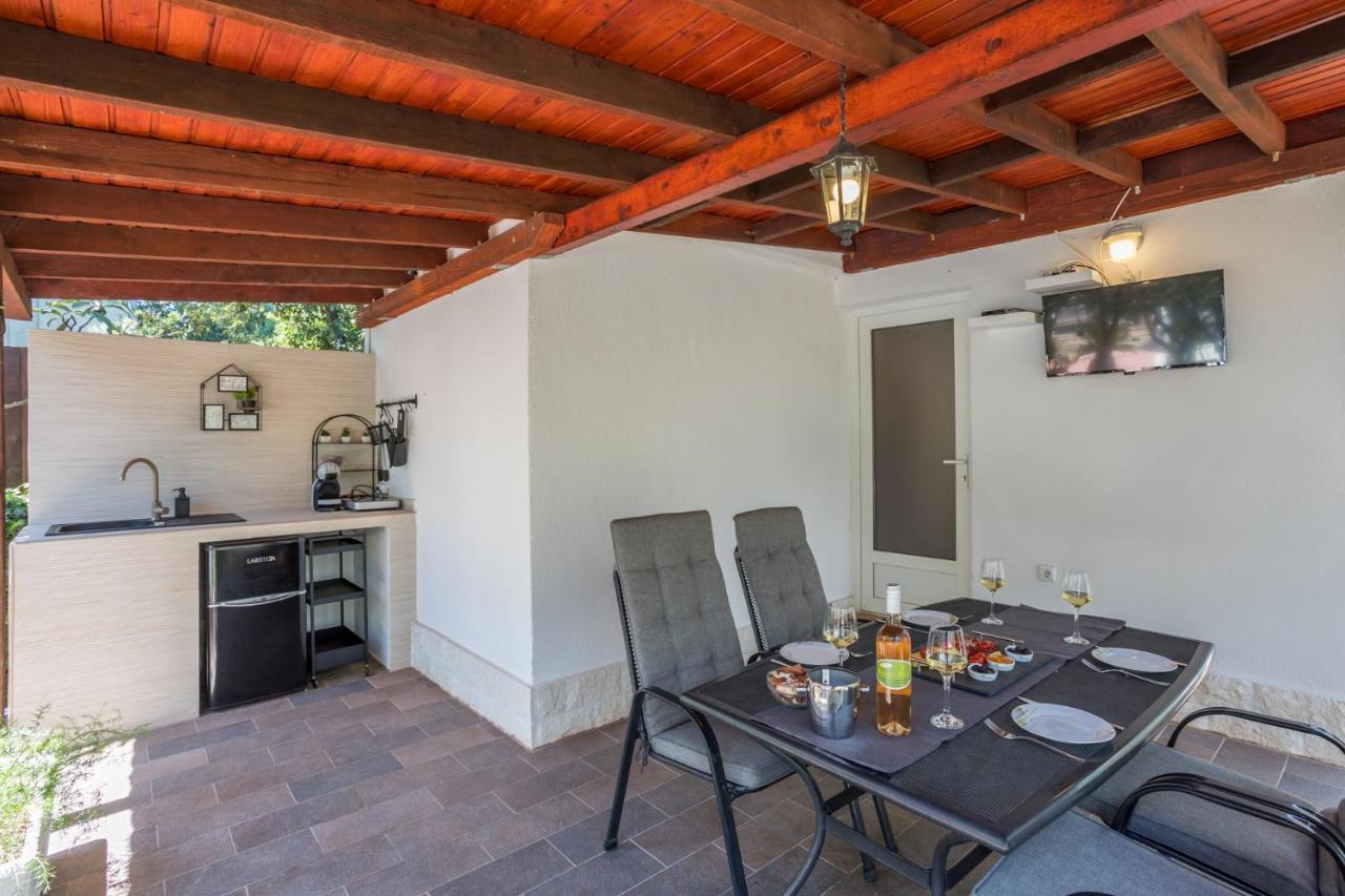 House Oliva With Private Pool And Large Garden Villa Stari Grad  Ngoại thất bức ảnh